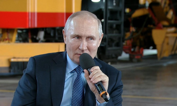 Путин заверил, что тарифы ЖКХ не будут расти полтора года