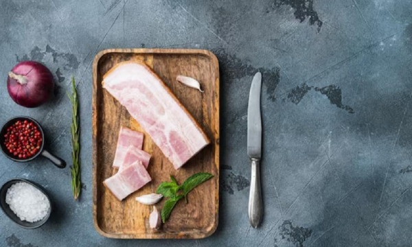 Одной банки будет мало: мягкое и вкусное сало в рассоле — запишите рецепт